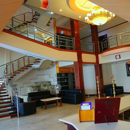 Hotel Vels Court Пални Екстериор снимка