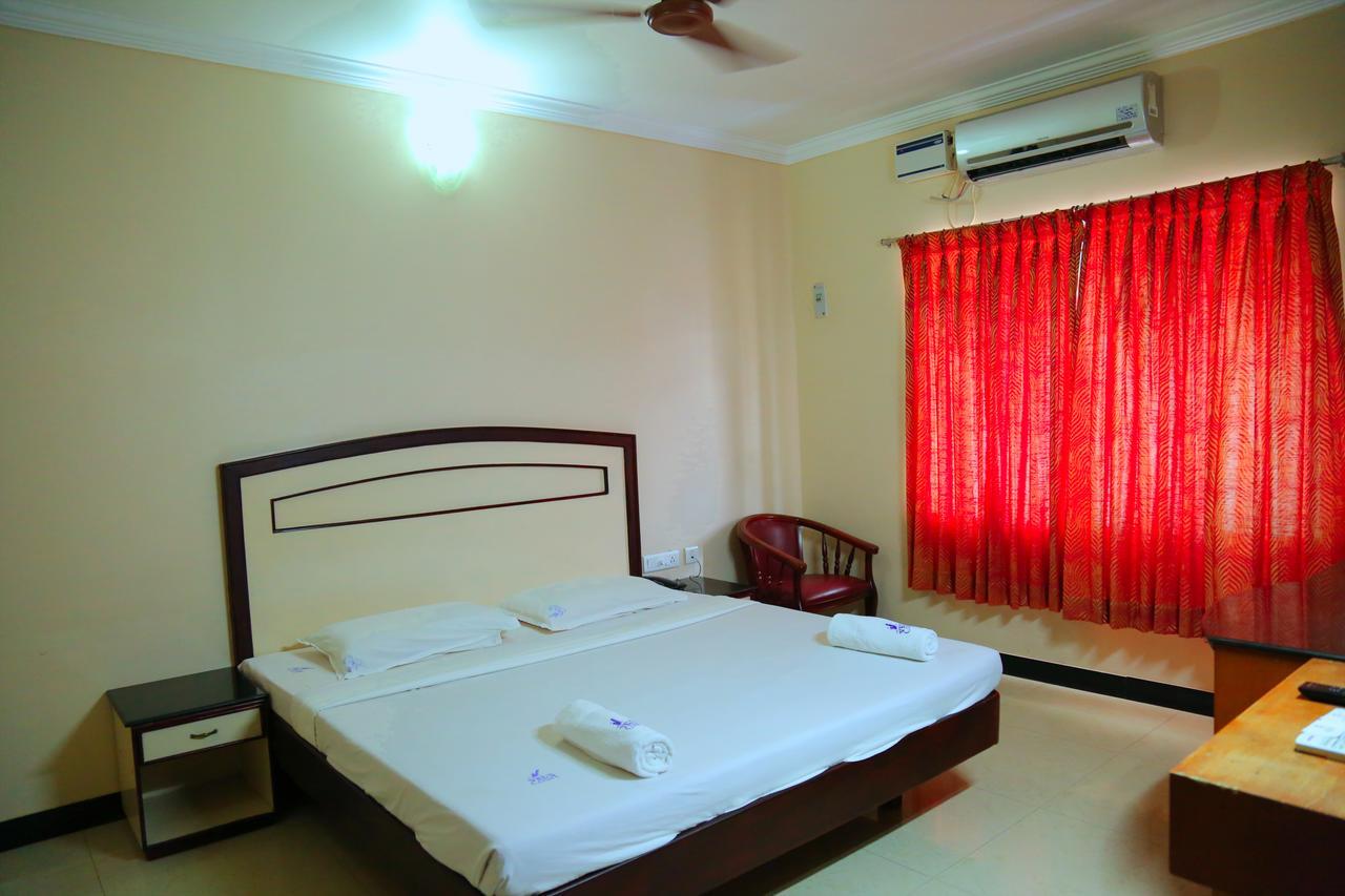Hotel Vels Court Пални Екстериор снимка