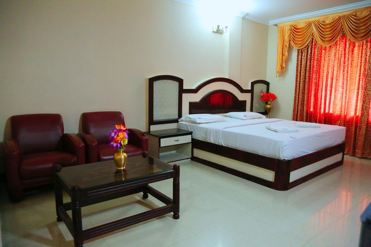 Hotel Vels Court Пални Екстериор снимка
