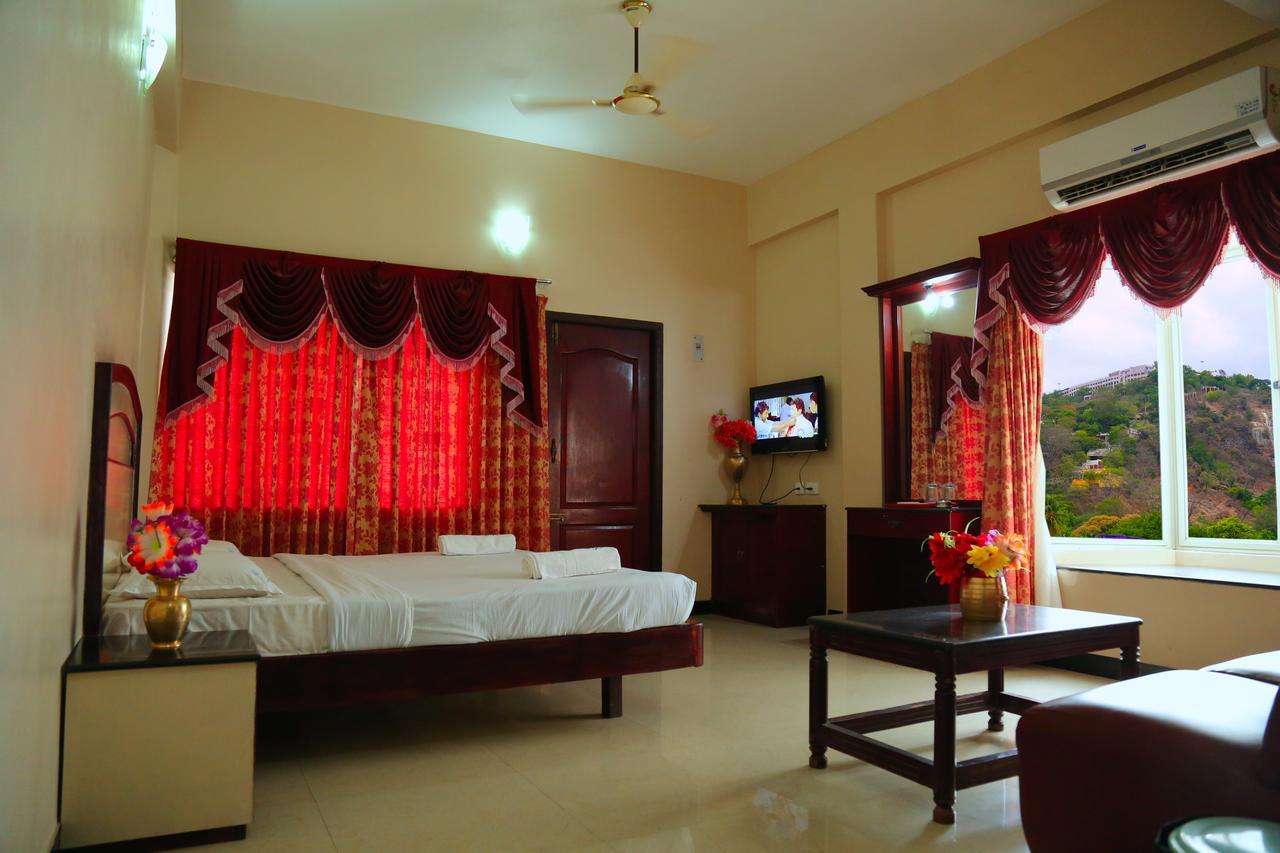 Hotel Vels Court Пални Екстериор снимка