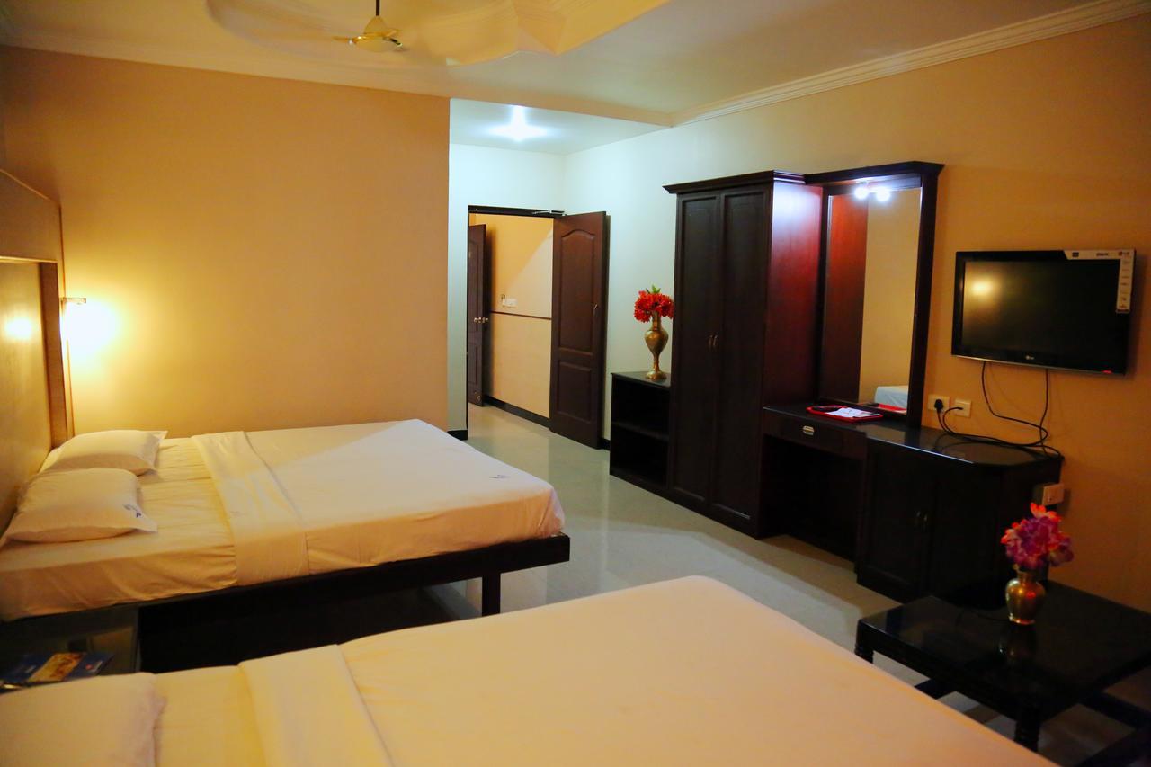 Hotel Vels Court Пални Екстериор снимка