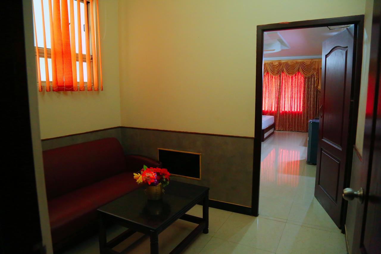 Hotel Vels Court Пални Екстериор снимка