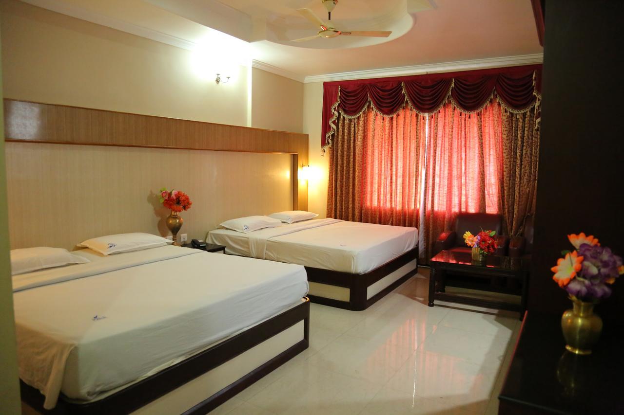 Hotel Vels Court Пални Екстериор снимка