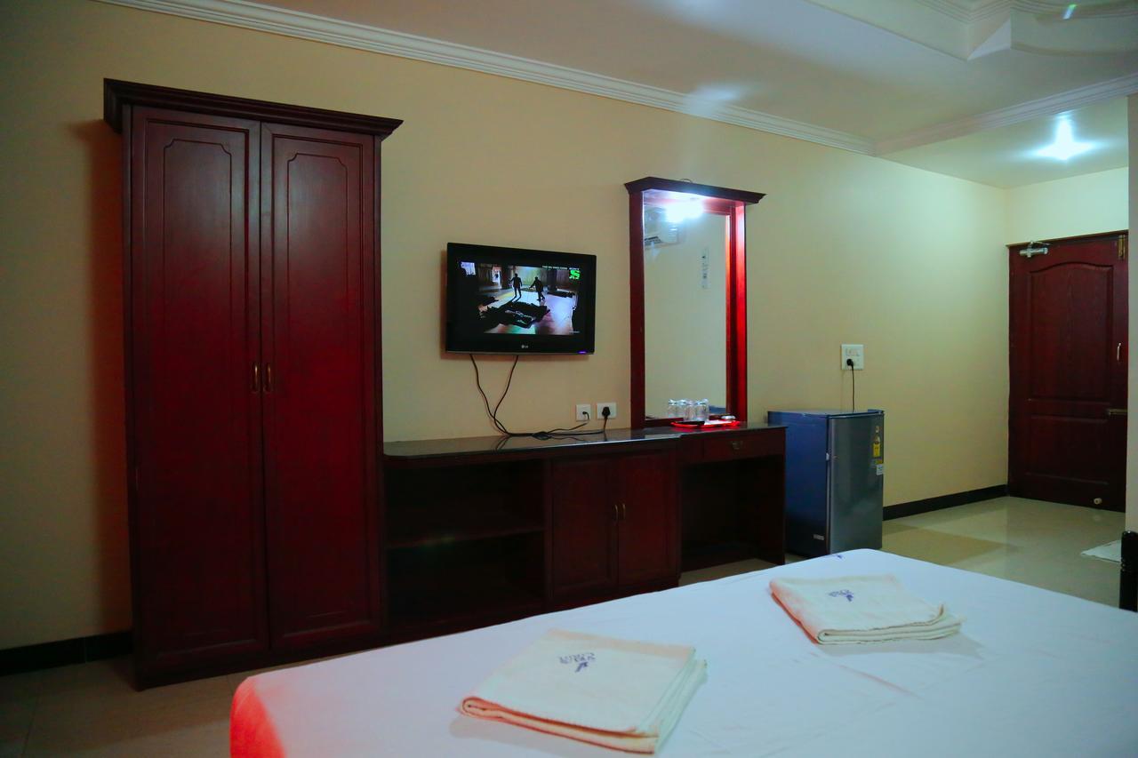 Hotel Vels Court Пални Екстериор снимка