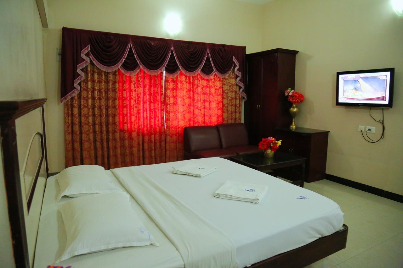 Hotel Vels Court Пални Екстериор снимка