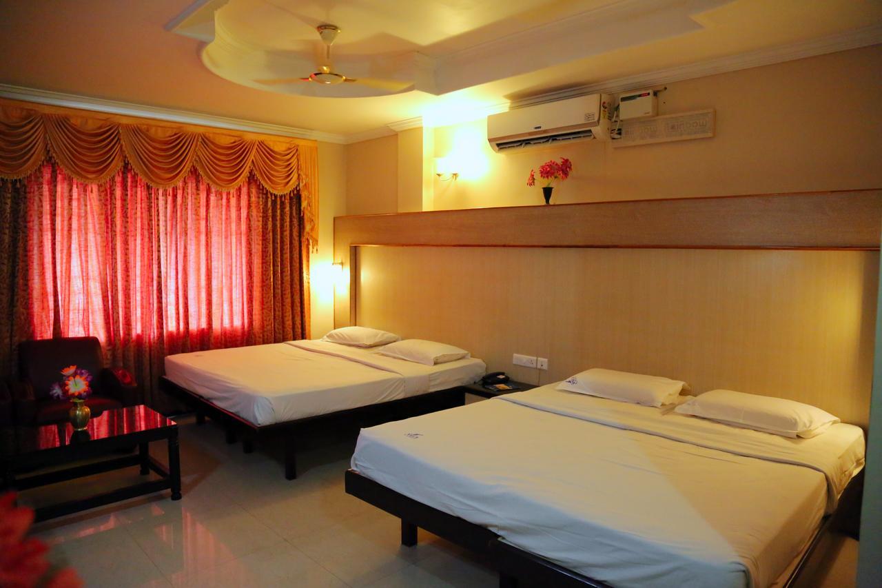 Hotel Vels Court Пални Екстериор снимка