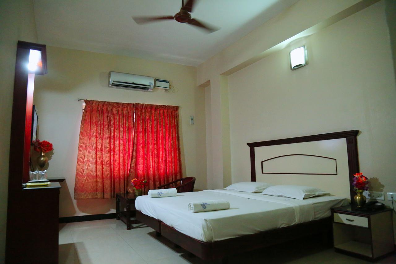 Hotel Vels Court Пални Екстериор снимка