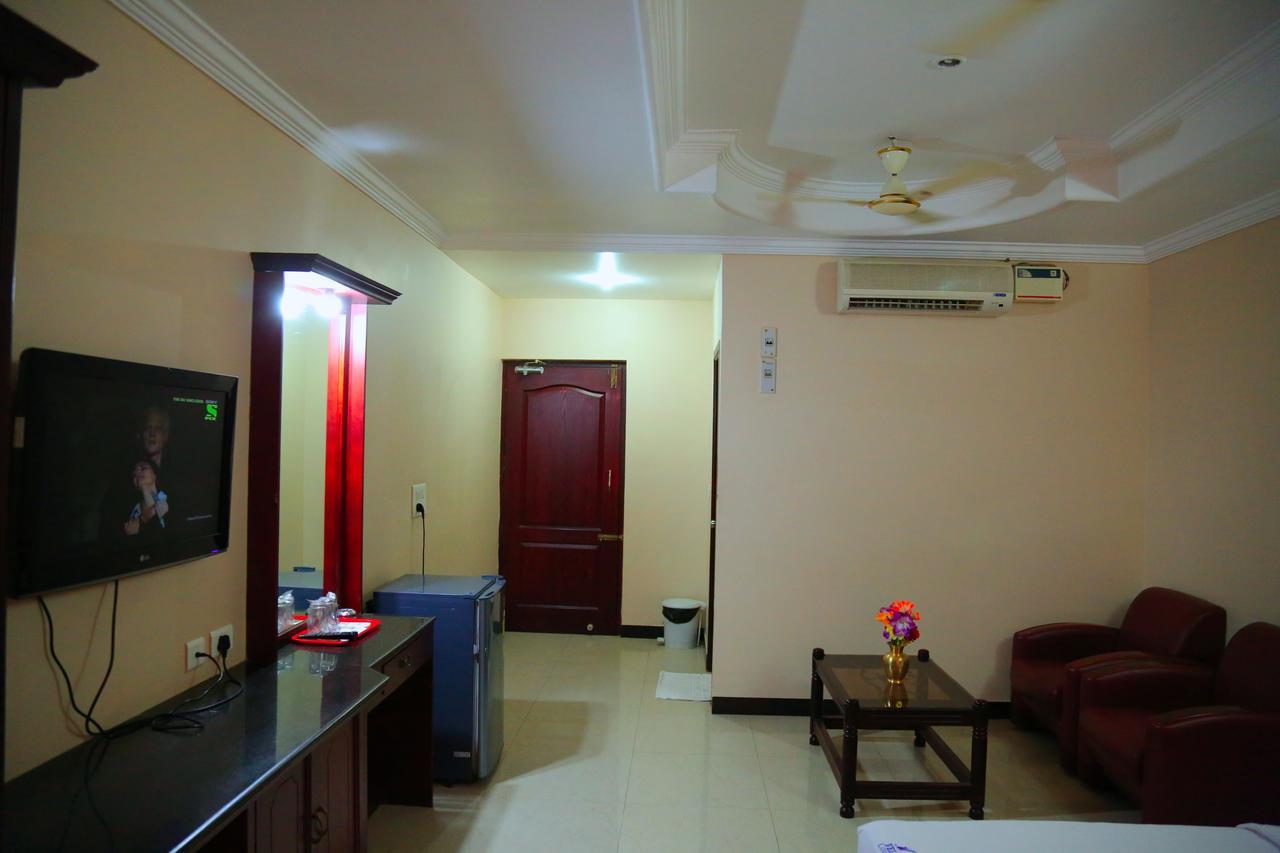 Hotel Vels Court Пални Екстериор снимка