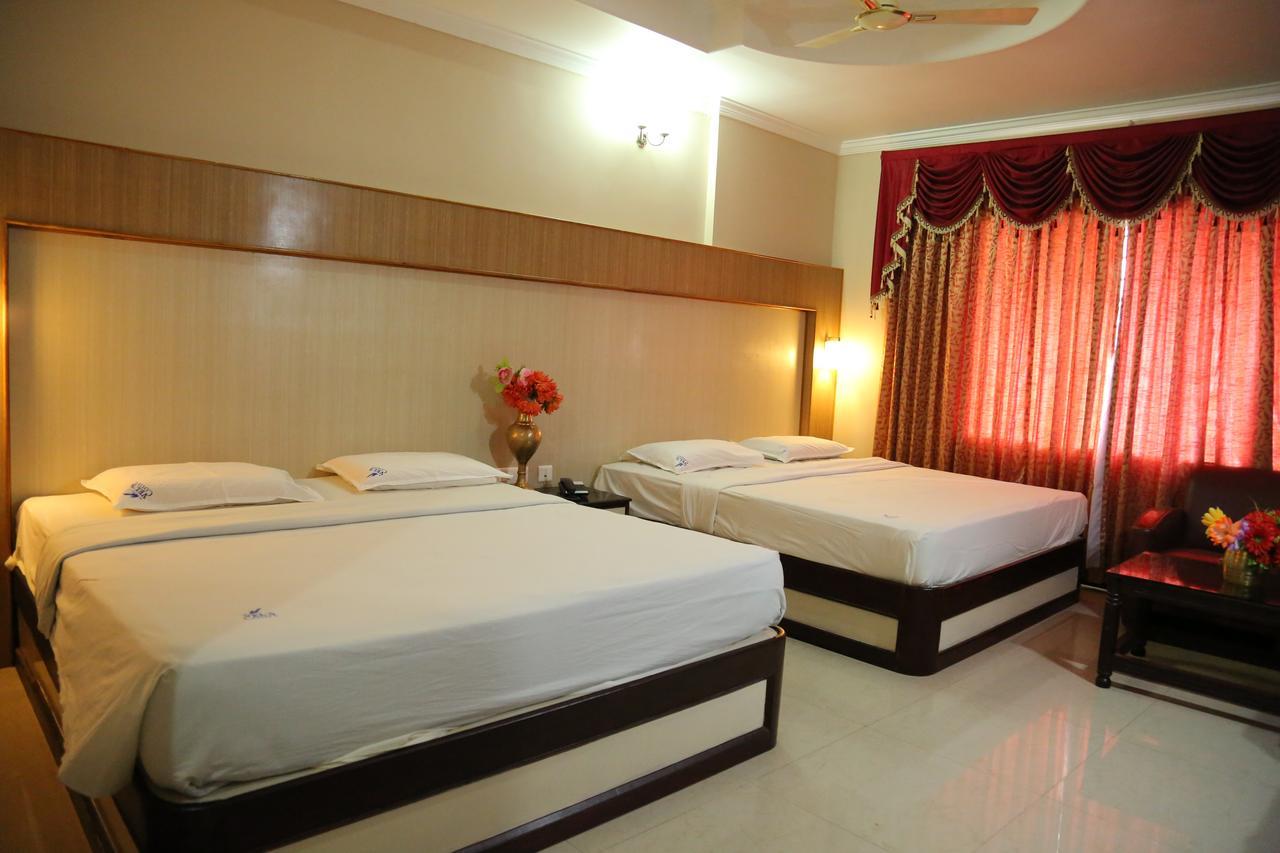 Hotel Vels Court Пални Екстериор снимка