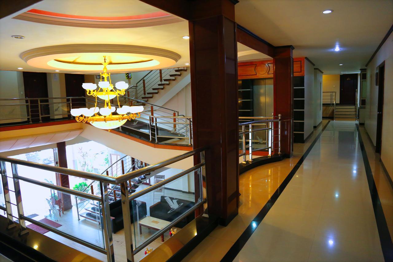 Hotel Vels Court Пални Екстериор снимка