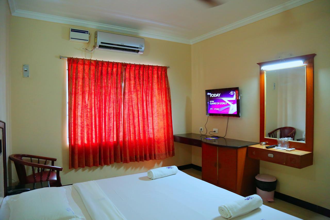 Hotel Vels Court Пални Екстериор снимка