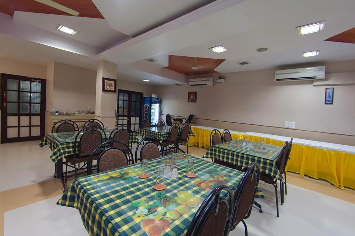 Hotel Vels Court Пални Екстериор снимка