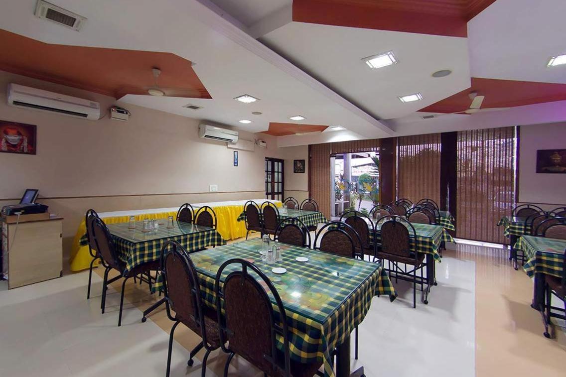 Hotel Vels Court Пални Екстериор снимка